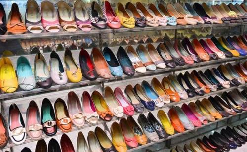 Giúp chủ shop lựa chọn kinh doanh giày vnxk đúng đắn